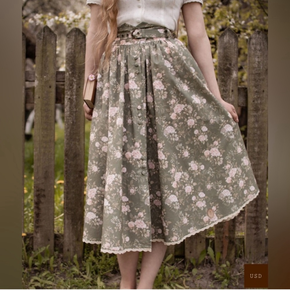 Revintaria Vintage Inspired 1950’s Style Floral Midi Skirt